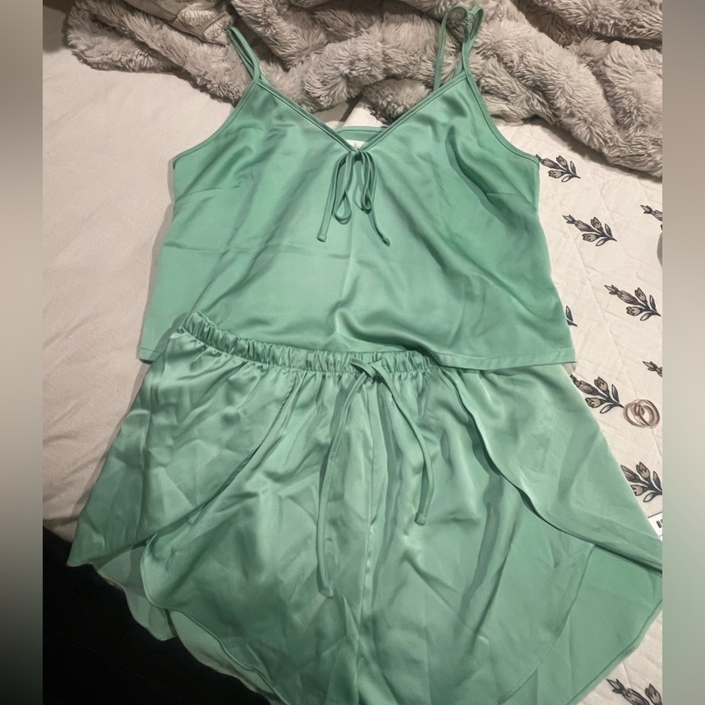 Colsie satin pajama set size M